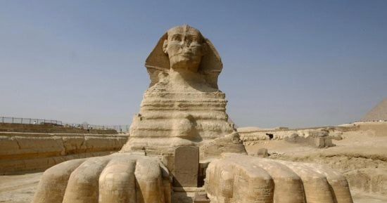 من الرأس إلى الجسد.. حكاية الكشف عن تمثال أبو الهول عبر القرون