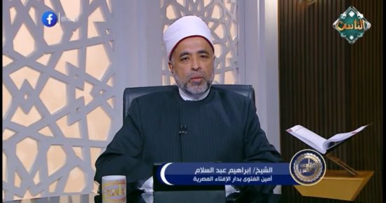 هل يجوز لسائق الميكروباص جمع كل الصلوات بسبب العمل؟.. أمين الفتوى يجيب