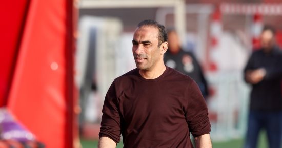 عبد الحفيظ يناقش مع ياسين منصور نتائج رحلة هولندا فى جلسة خاصة بالأهلي