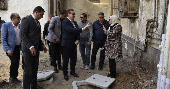محافظ بورسعيد يتفقد تطوير المرحلة الأولى بمنطقة عمر بن عبد العزيز بالزهور