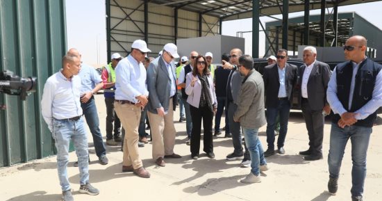 وزيرة التنمية المحلية والبيئة تتفقد مجمع العاشر من رمضان للمخلفات