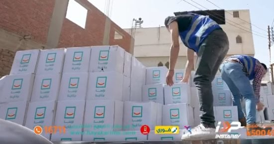 حياة كريمة توزع 4000 كرتونة مواد غذائية على الأسر المستحقة بالغربية