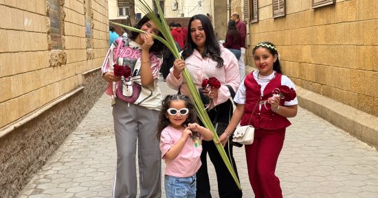 من قلب القاهرة التاريخية.. احتفالات خاصة بأحد السعف فى كنيسة حارة زويلة