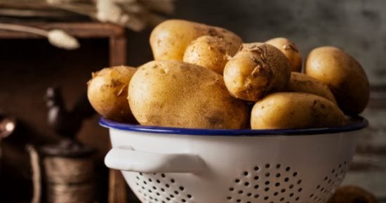 7 أطعمة لا يجب حفظها فى الثلاجة.. أبرزها الطماطم