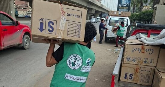 مؤسسة نبيل الكاتب الخيرية توزع 2500 وجبة غذائية لدعم بالبحيرة.. صور