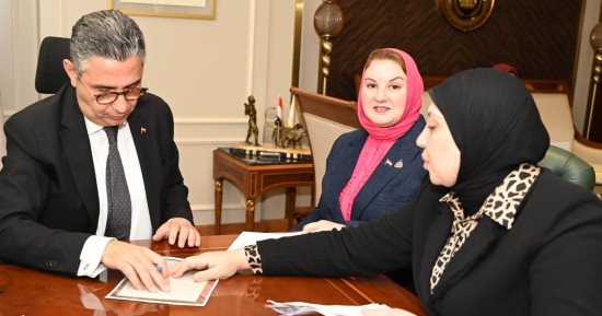 وزير التموين يوجه ببحث طلبات المواطنين المقدمة من أعضاء مجلسى النواب والشيوخ