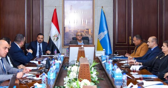 محافظ الإسكندرية يبحث تذليل معوقات الأندية الشعبية