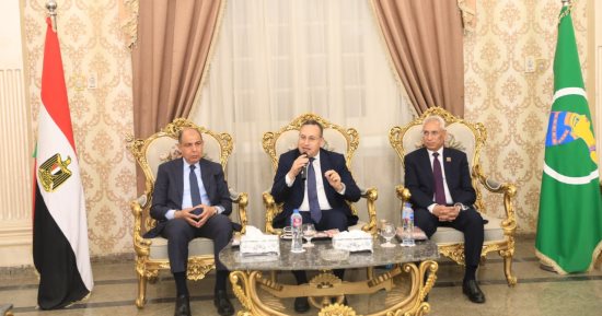 وزير التعليم العالى يلتقى محافظ المنيا ورئيس جامعة المنيا بديوان عام المحافظة