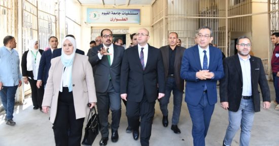 محافظ الفيوم ورئيس الجامعة يتفقدان عددا من الأقسام والوحدات بالمستشفى الجامعى