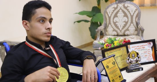 من الشيخ زويد إلى منصات التتويج.. رحلة بطل ذوى الهمم محمد عبد الباقي.. فيديو وصور