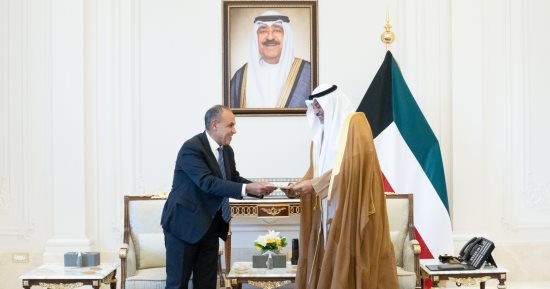 وزير الخارجية يسلم ولى عهد الكويت رسالة خطية من الرئيس السيسى