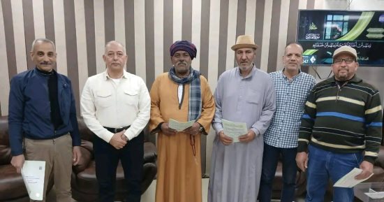 رئيس مركز الخارجة يسلم عددا من عقود التقنين بعد سداد مستحقات الدولة