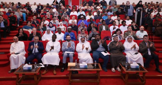 قصائد مفعمة بالحنين والأوطان والإنسان في بيت الشعر.. صور