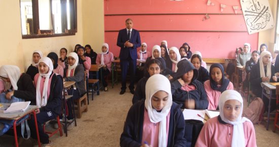 مدير تعليم الجيزة فى جولة مفاجئة بمدارس الهرم: برامج فورية لإنقاذ ضعاف القراءة