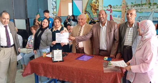 لأول مرة بالأقصر.. منح طلاب الثانوية العامة شهادات معتمدة فى مجال الذكاء الاصطناعى.. صور