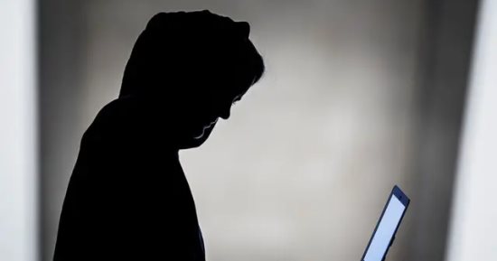 السجن 3 سنوات لمحامى هدد زوجته بصورها للتنازل عن حقوقها الزوجية بالإسكندرية