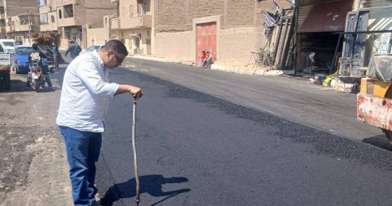 محافظ سوهاج: بدء أعمال رصف 4 شوارع بمركز ومدينة المنشاة