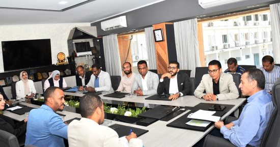 محافظ أسوان يؤكد الدعم الكامل للشباب ويلتقي وفد المجموعة الوطنية لاستثمارات الأوقاف