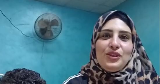 سلوى شكر ورثت صناعة الفسيخ من والدها وتكشف أسرار الصنعة ببيلا.. فيديو
