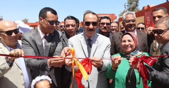 محافظ سوهاج يفتتح مدرستى نجع العرب سلمى ومحمد حسان الحكيم بقرية إدفا