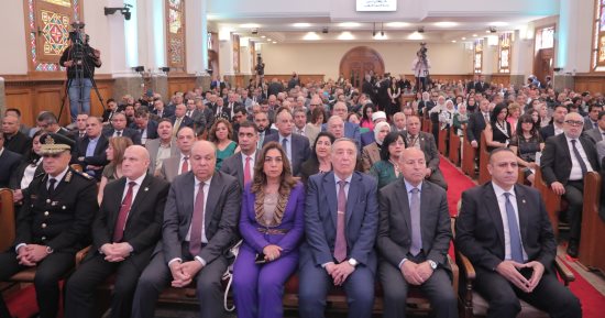 القيامة رسالة رجاء تتجدد.. الكنيسة الإنجيلية: الوطن واحة أمن واستقرار وسط عالم مضطرب.. احتفال مهيب بمصر الجديدة يجسد وحدة المصريين بحضور رفيع للدولة والكنيسة.. أندريه زكى: القيامة انتصار للحياة على ثقافة الموت