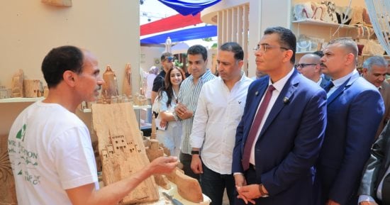 محافظ البحر الأحمر يفتتح معرض ديارنا  للحرف اليدوية.. صور