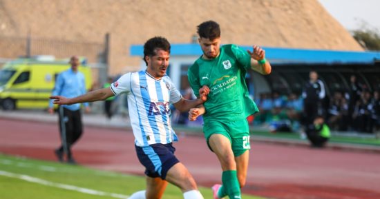 المصرى يتقدم على بيراميدز بهدف لكريم بامبو من ركلة جزاء