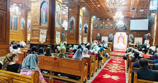 فرحة القيامة تُضيء كنائس بورسعيد.. إقبال كبير على قداس عيد القيامة بكنيسة الأنبا بيشوي