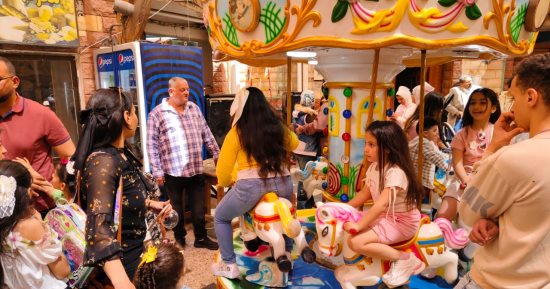 زحام وفرحة.. كرنفال داخل كنيسة الأنبا بيشوى ببورسعيد فى عيد القيامة.. فيديو