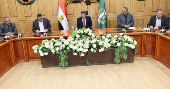 محافظ المنوفية يناقش الاستعدادات النهائية لموسم حصاد وتوريد القمح