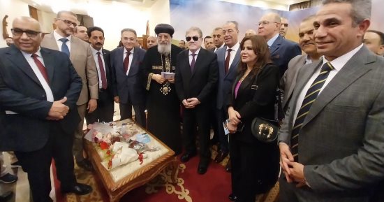 رئيس الوفد يزور الكاتدرائية لتهنئة قداسة البابا تواضروس الثانى بعيد القيامة