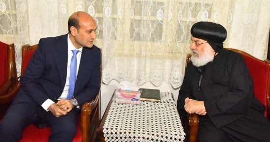 محافظ أسيوط يزور الكنائس للتهنئة بعيد القيامة: وحدة المصريين صمام أمان الوطن