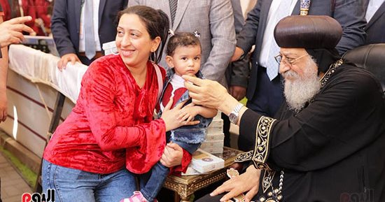 توافد الأقباط على الكاتدرائية بالعباسية لتهنئة البابا تواضروس بعيد القيامة