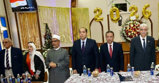 محافظ المنوفية يزور مقر الكنيسة الإنجيلية بشبين الكوم للتهنئة بعيد القيامة
