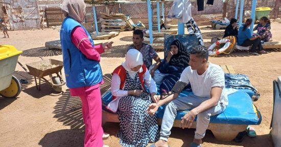 انتشار الفرق الطبية على شواطئ جنوب سيناء لتقديم الخدمات الصحية للمواطنين