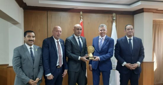 وزير التربية والتعليم يستقبل وفدا من الاتحاد الدولى والمصرى للخماسى الحديث