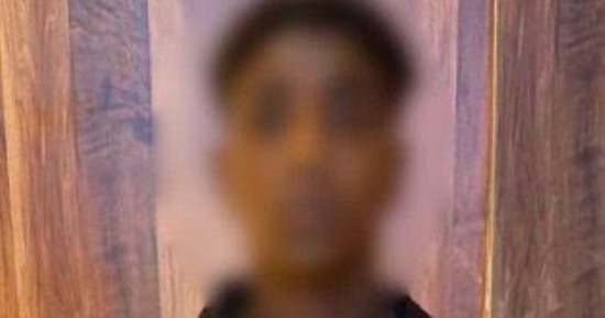 بلطجة فى مدينة نصر.. سايس يهشم زجاج مينى باص بسبب إتاوة الركن  