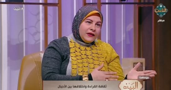 إزاي نخلي ولادنا يحبوا القراءة في عصر الموبايل؟.. أستاذة علم اجتماع تقدم الحل