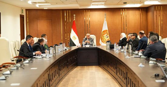 وزير العمل لنواب بالبرلمان: خدمة المواطن بشكل لائق وكريم هدفنا المشترك