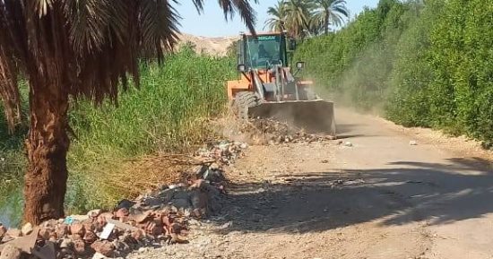 مدينة القرنة تزيل 6 حالات تعدٍ وحملات تجميل المسار السياحى بالبر الغربى