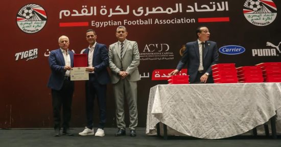 مصدر فى الأهلى: تكريم اتحاد الكرة لـ محمود وفا يثير علامات الاستفهام