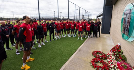 ليفربول يحيى ضحايا هيلزبره بحضور محمد صلاح.. صور