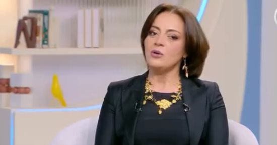هبة عبد الغنى: وفاة والدتى كسرتنى ووصتنى أغسلها بنفسى.. فيديو