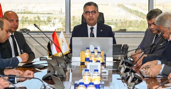 وزير التموين يتابع آليات تنفيذ المشروع القومي لسلسة منافذ كاري أون