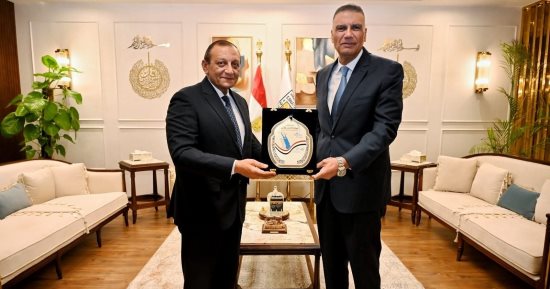 محافظ جنوب سيناء يبحث تطوير الموانئ لدعم منظومة النقل البحرى بالمحافظة