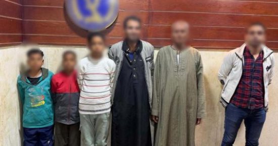 مقامرة «العملة» تنتهى فى القسم.. سقوط «عصابة الجيزة» بعد فيديو المراهنات الفاضح