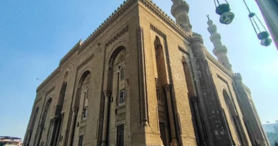 زخارف نادرة.. جماليات أروقة مسجد الرفاعي 