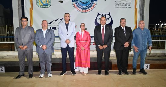 محافظ جنوب سيناء يشهد فعاليات بطولة العالم للسباحة بالزعانف للأساتذة بشرم الشيخ