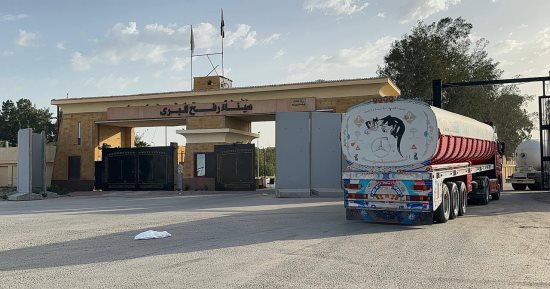 مد غزة بنحو 5,230 طن سلال غذائية ومواد طبية عبر قافلة «زاد العزة» الـ 178