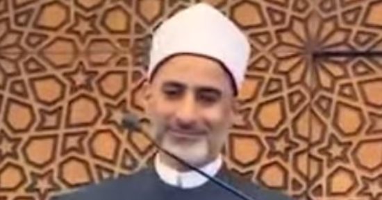 “القلب السليم”.. رسالة من مسجد المشير في خطبة الجمعة